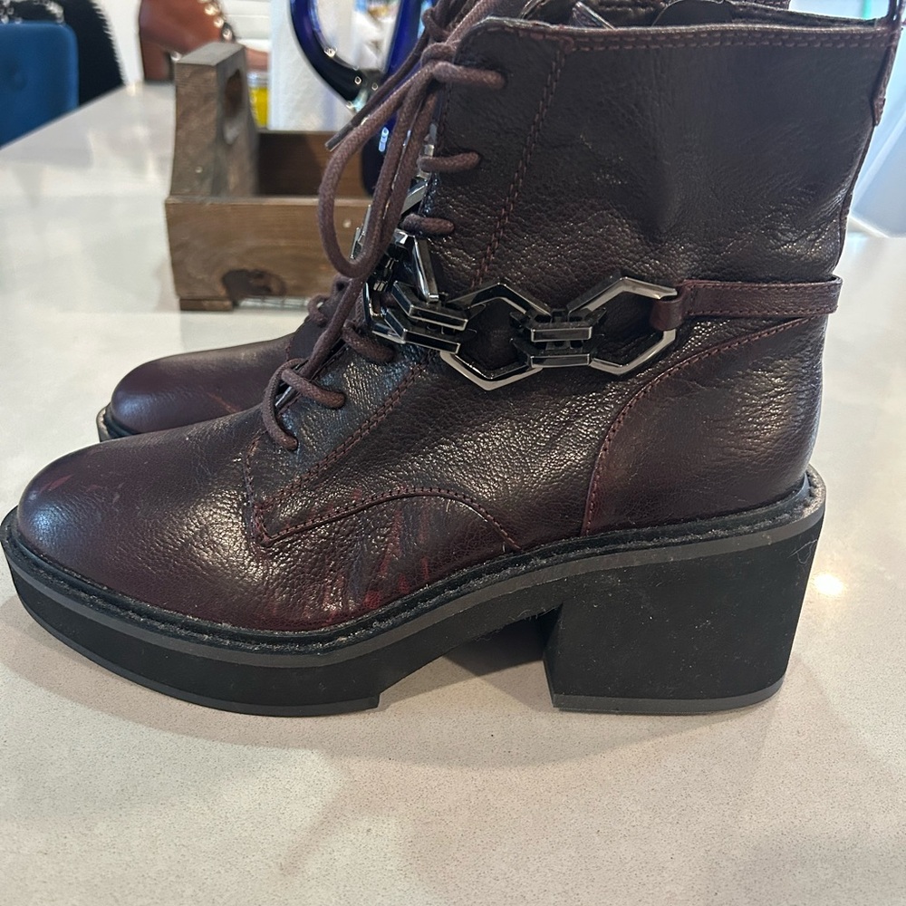 NWOB Vince Camuto Keltana Burgundy Lace-Up Boots with Chunky Heel Size 8.5 - Picture 4 of 6